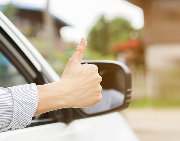 happy rental car customer thumbs up